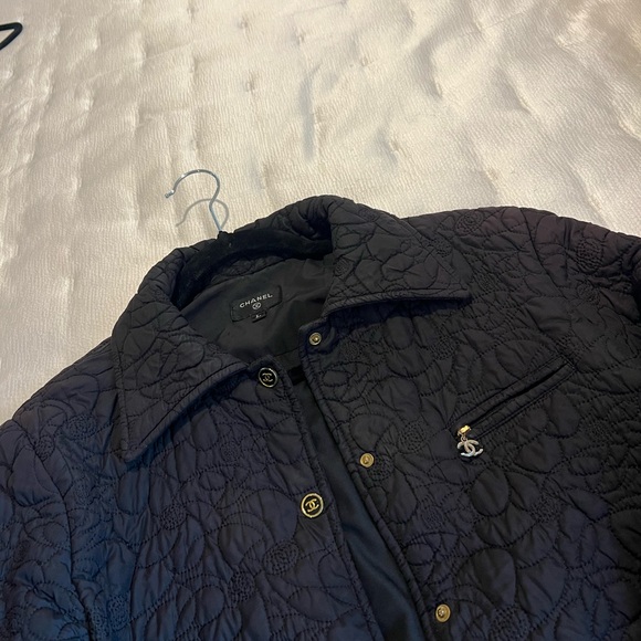 CHANEL Black Quilted Jacket - Picture 2 of 13
